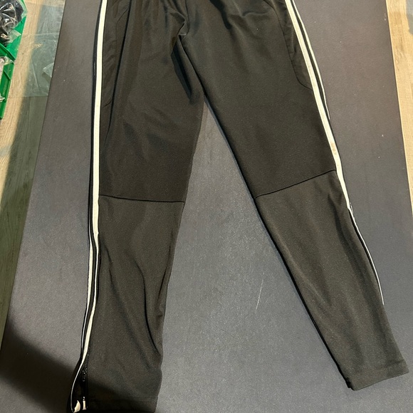 Adidas Sport Pants - Performance and Comfort for Active Lifestyles - Picture 4 of 7